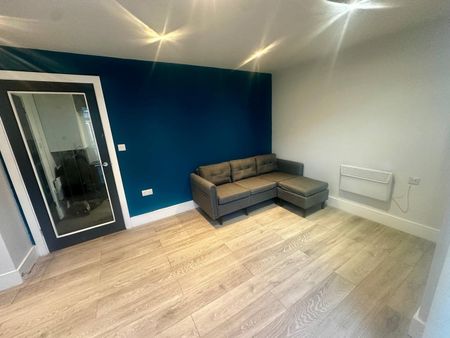 1 Bed Flat, Wyken Avenue, CV2 - Photo 2