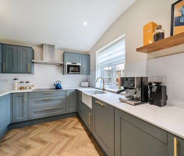 4 bedroom semi-detached house to rent - Photo 6