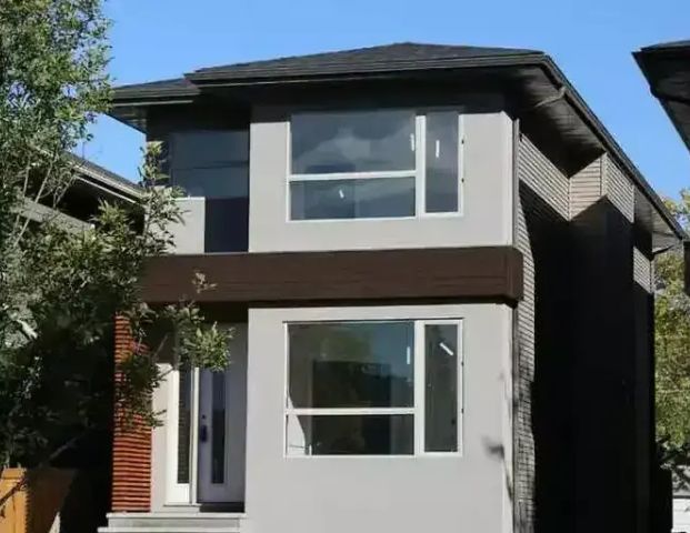 Newer House near U of A, whyte Avenue, | 7313 106 Street, Edmonton - Photo 1