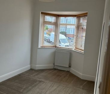 3 Bed Semi-Detached House, Strathmore Avenue, LU1 - Photo 4