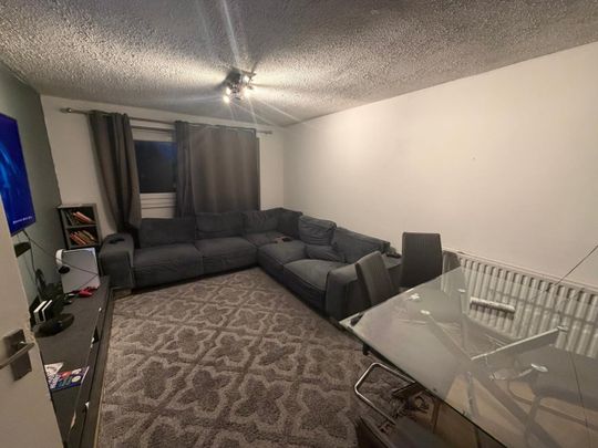 3 Bed Detached House, Lymington Close, E6 - Photo 1