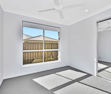 BRAND NEW DUPLEX- AVAILABLE NOW! - Photo 4