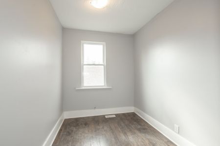 5431 Bridge St, Niagara Falls (Unit 4) - 1 Bed + Den Apartment - Photo 5