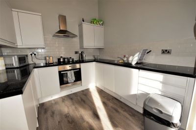 2 bedroom Flat in Aire Street, Leeds - Photo 5