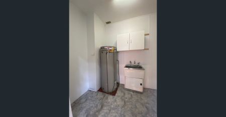 Bright & Modern 3-Bedroom Home for Rent in Colyton !! Perfect for Families - Photo 2