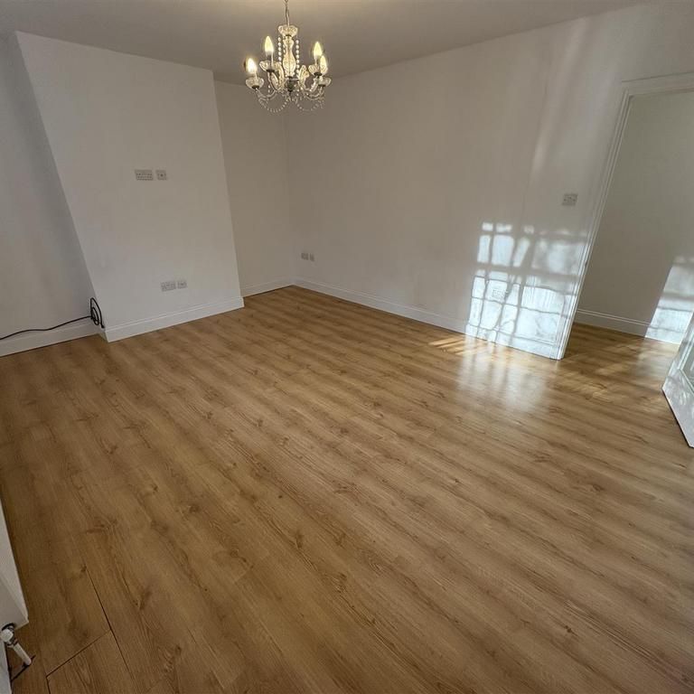 3 bedroom flat to rent - Photo 1