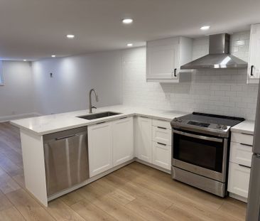 For Lease - 86 Roxborough Road, Newmarket, Ontario - Photo 6