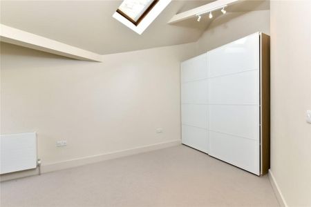 3 Bed Bungalow, Latchmere Road, SW11 - Photo 2