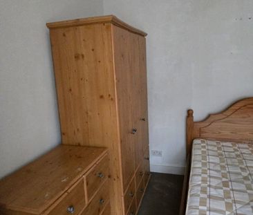 Room in a Shared House, Russell Street, LU1 - Photo 1