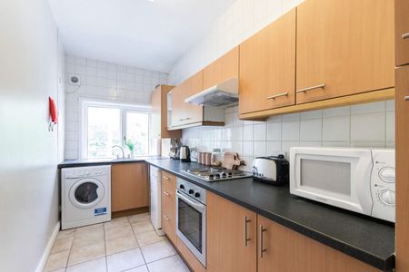 Room in a Shared House, Church Wood Avenue, LS16 - Photo 2