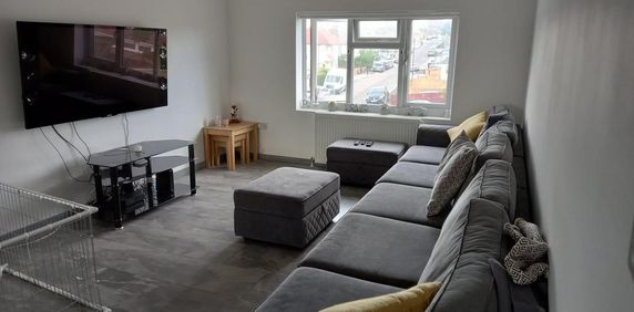 3 bedroom apartment to rent - Photo 2