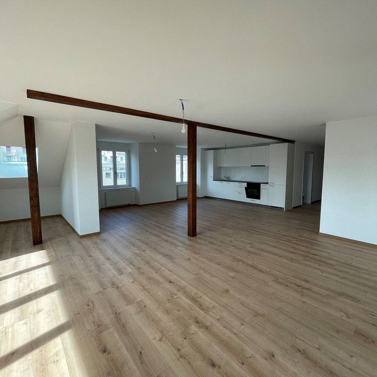 2.5 Zimmer, 102 m², 3. Stock - Photo 1