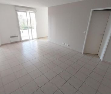 Location Appartement 2 pièces 53m² HENIN BEAUMONT 62110 - Photo 1