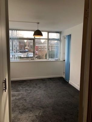 1 Bed Flat, Rivermead, NG2 - Photo 1