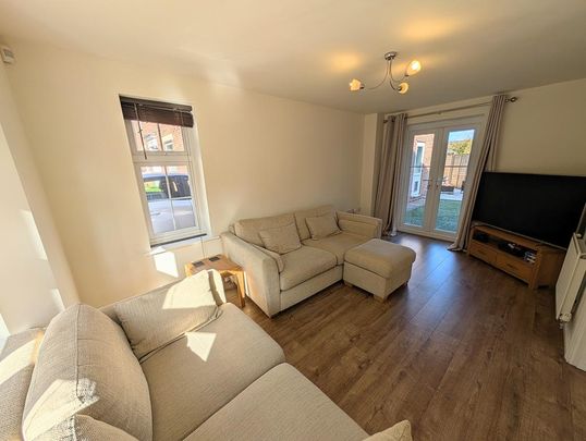 3 bedroom semi-detached house to rent - Photo 1