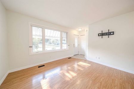 For Lease - 70 St Clair Avenue Unit# Main, Kitchener, Ontario - Photo 2