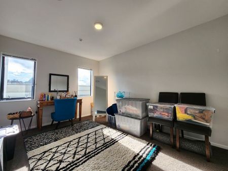 Welcome to 232 Main Road, Tawa - Photo 5