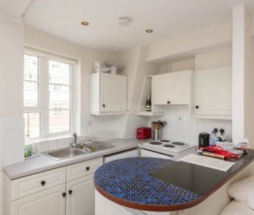 Studio flat to rent in Sloane Avenue Mansions, Sloane Avenue, Chels... - Photo 2