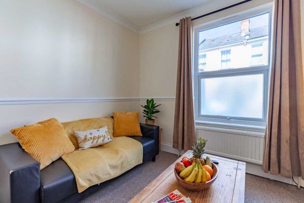 Room 2 - Photo 1