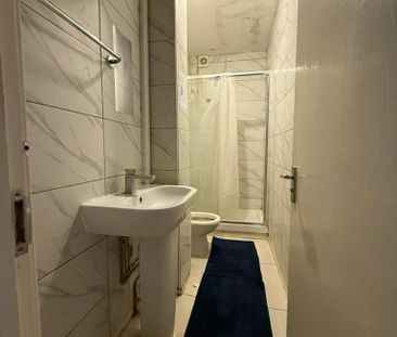 1 bedroom in a house share to rent - Photo 6