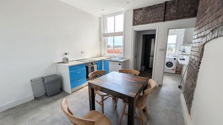 4 bedroom apartment to rent - Photo 2