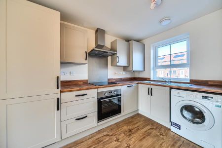 Ilex Drive,Fiddington Fields, Tewkesbury, Gloucestershire - Photo 4