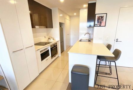 Come Home to Something Special at This Apartment. Unbeatable Location - Walk to Transport and Shops - Photo 4