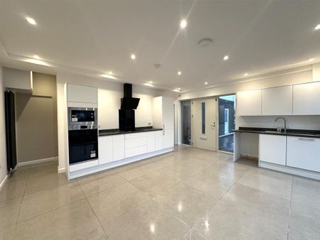 3 bedroom maisonette to rent - Photo 4