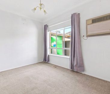 Flexible Family Living with Multiple Zones in Prime Bentleigh East ... - Photo 3