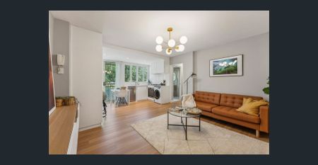 Beautifully Renovated 2-Bedroom Apartment in Boutique Block - Photo 2