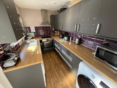 Room in a Shared House, Hough Lane, LS13 - Photo 4