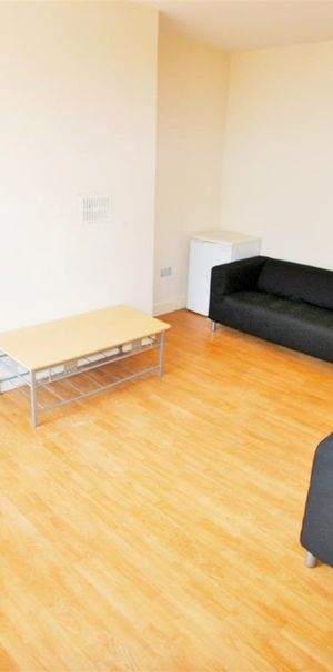 5 Bed Terraced House, Royal Park Terrace, LS6 - Photo 1