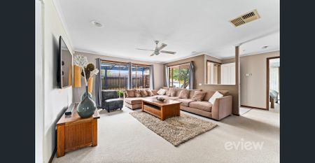 Spacious Family Home in Hoppers Crossing! - Photo 3