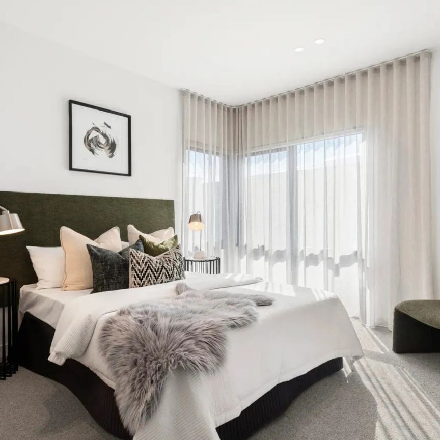 Spacious and Stylish Family Home Close to Bentons Square and Schools - Photo 1
