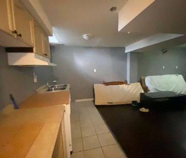 Brampton 4 bed-3 parking - Photo 3