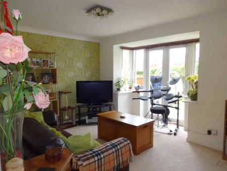 Lambourn Avenue, Stone Cross - Photo 3