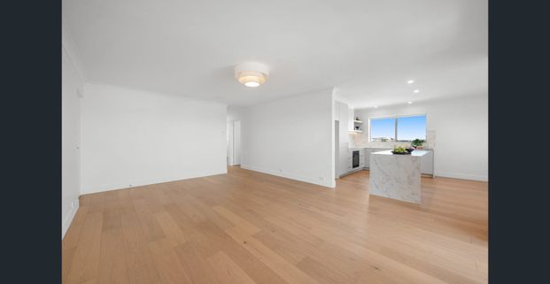 Fully Renovated Top-Floor Residence with Elevated Views, Footsteps from Racecourse Road - Photo 1