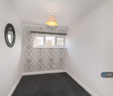 5 bedroom semi-detached house to rent - Photo 5