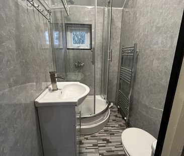 Room in a Shared Flat, Stockport Road, M12 - Photo 5