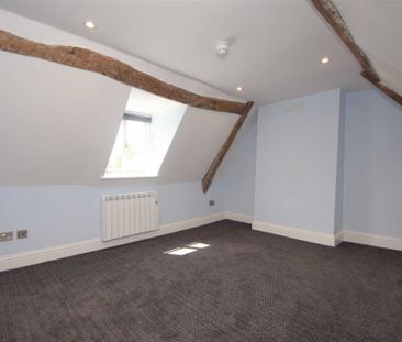 3 bed First Floor Flat for rent - Photo 6