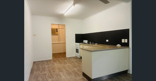 TWO BEDROOM UNIT IN CONVENIENT LOCATION - Photo 1