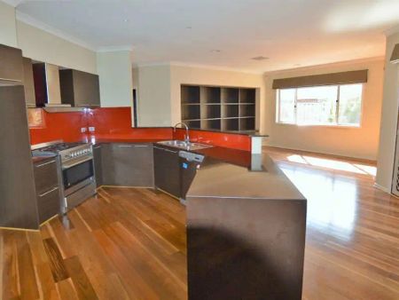 18 Skyline Way, Berwick VIC 3806 - Photo 3