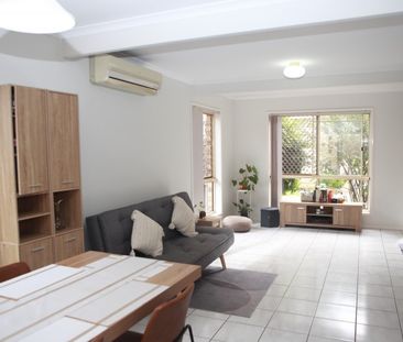 Quiet 3 bedroom townhouse - Photo 3