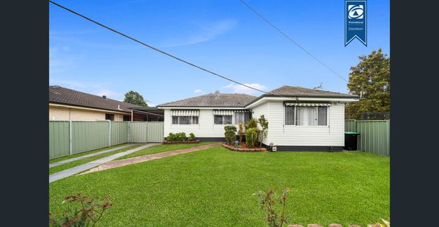 Spacious Family Home with Pool & Workshop - Photo 1
