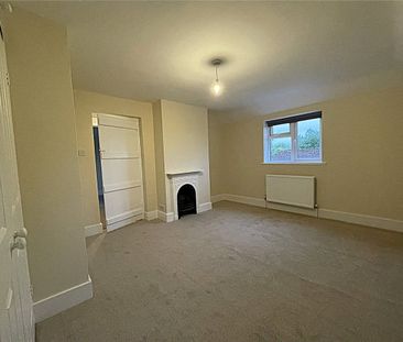 Refurbished 4 bedroom detached character house with far reaching vi... - Photo 4