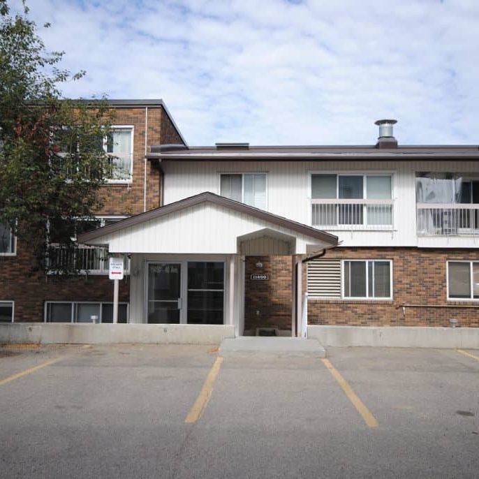 Edmonton Unfurnished Condo Rental in Royal Gardens - Quiet Two Bedroom Within Walking Distance to LRT - Photo 1