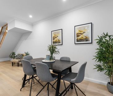 Stylish, Spacious & Architecturally Designed – Prime Doncaster East... - Photo 3