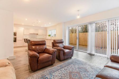 5 bedroom detached house to rent - Photo 4