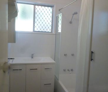 3 bedroom gem in Tarragindi - Photo 2