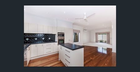 MODERN LOW MAINTENANCE UNIT - Photo 3